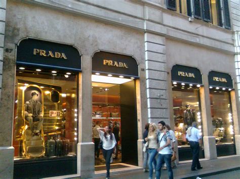 prada via roma